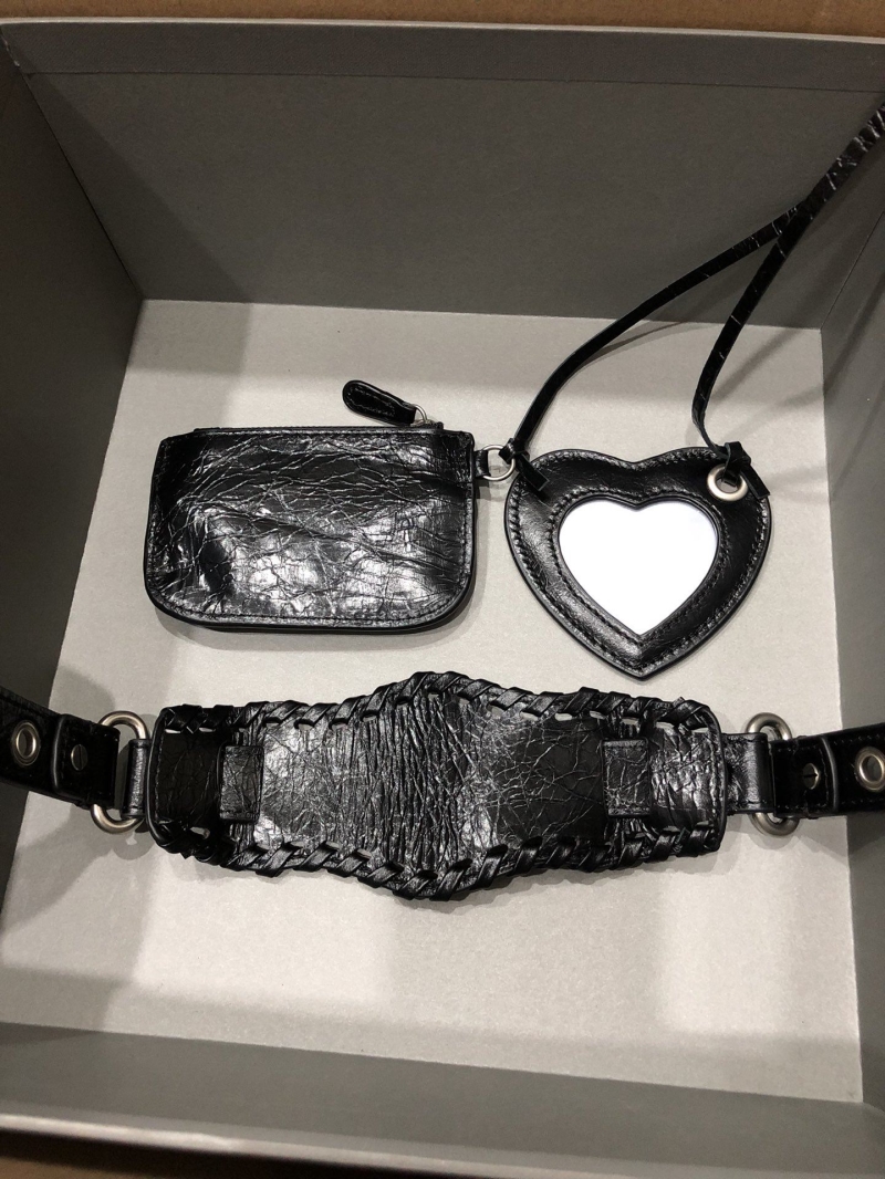 Ba1en*iaga le cagole bags